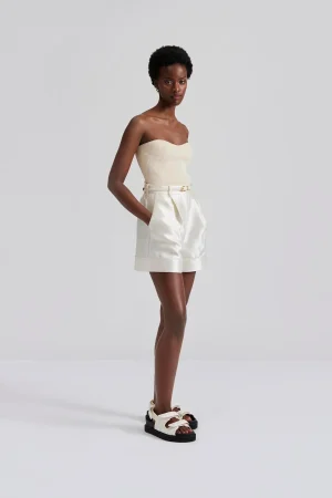 Alternative view of Joise Short