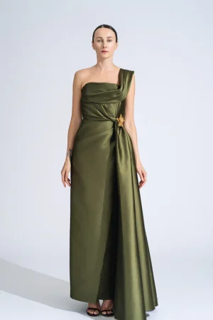 KHOON HOOI FLORENCE ONE-SHOULDER COLUMN DRESS WITH DAFFODIL BROOCH