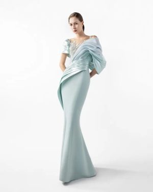 Alternative view of Anna Gown