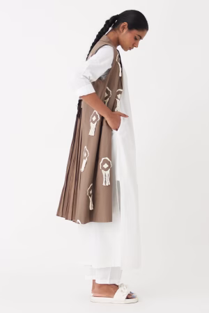 Alternative view of Cedar wave embellished Jacket Set