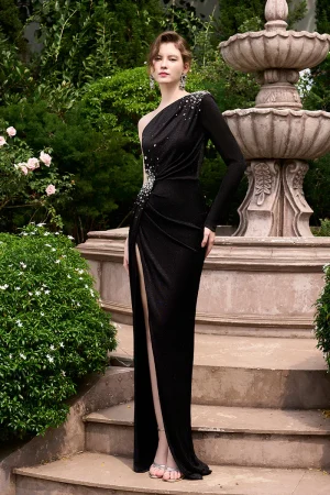 Column Evening Gown With One Shoulders.
